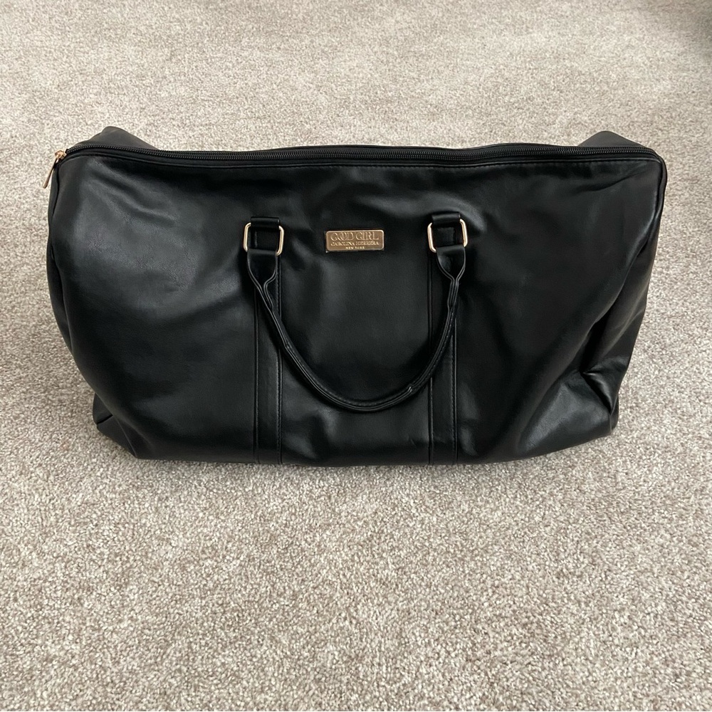 Good Girl - Carolina Herrera New York Elegant Black Travel faux leather bag 💼 🤍